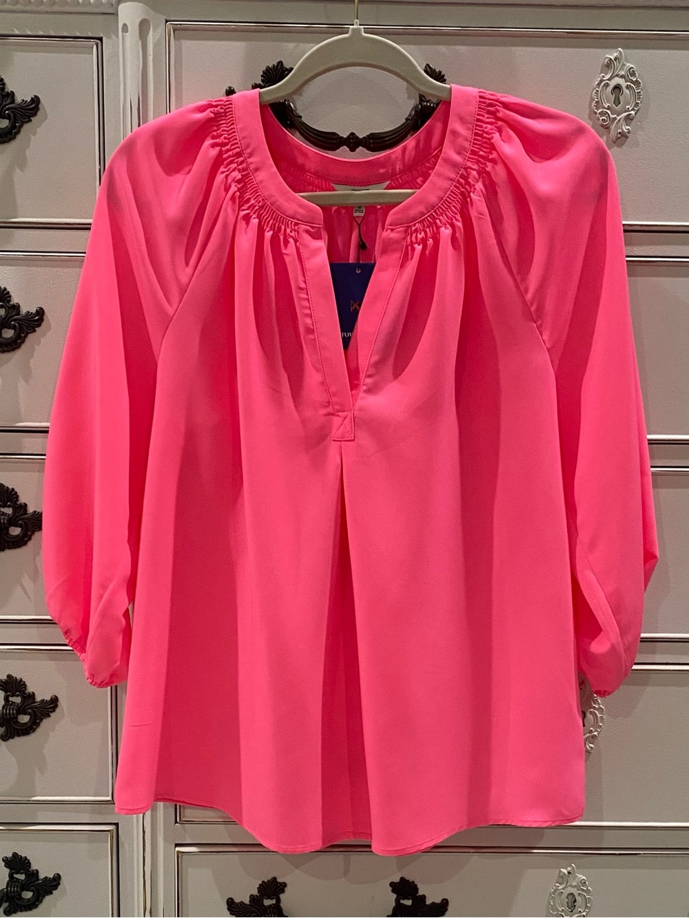 NEW Crown & Ivy Bright Pink Peasant Blouse with Gathered Neck Size Medium